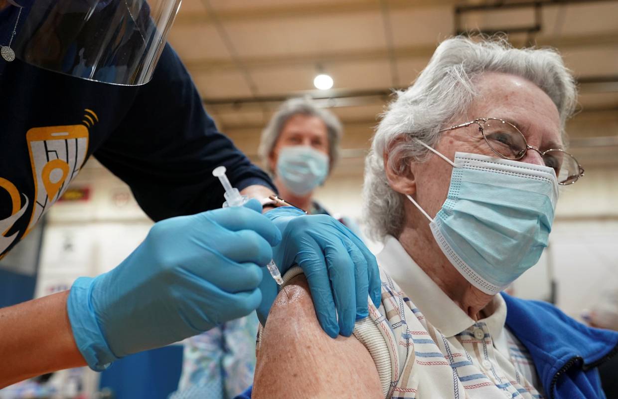 Nema mjesta panici: Čak i neki lijekovi koje imamo kod kuće imaju gore posljedice od cjepiva