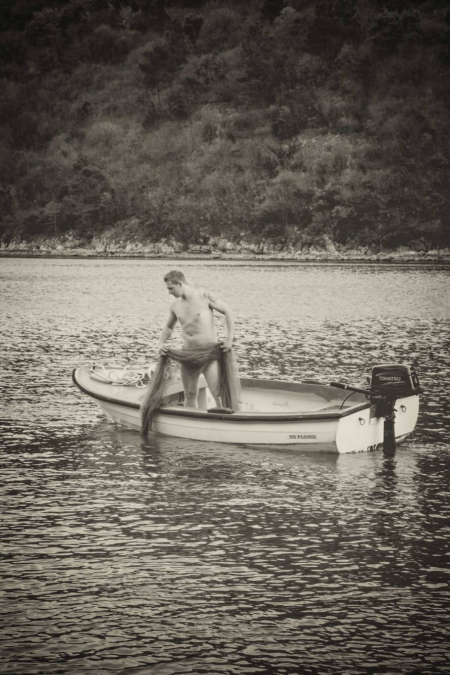 Goli niželigaši: Igrači Plomina snimili su kalendar za 2017.