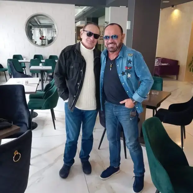 Rijetko tko bi ga prepoznao! Pogledajte kako je popularni Mile Kitić izgledao u mladosti