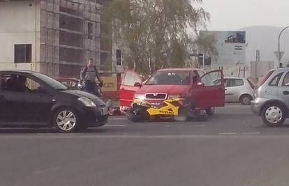 Jedan ozlijeđeni u sudaru auta i motora na Aveniji Dubrovnik