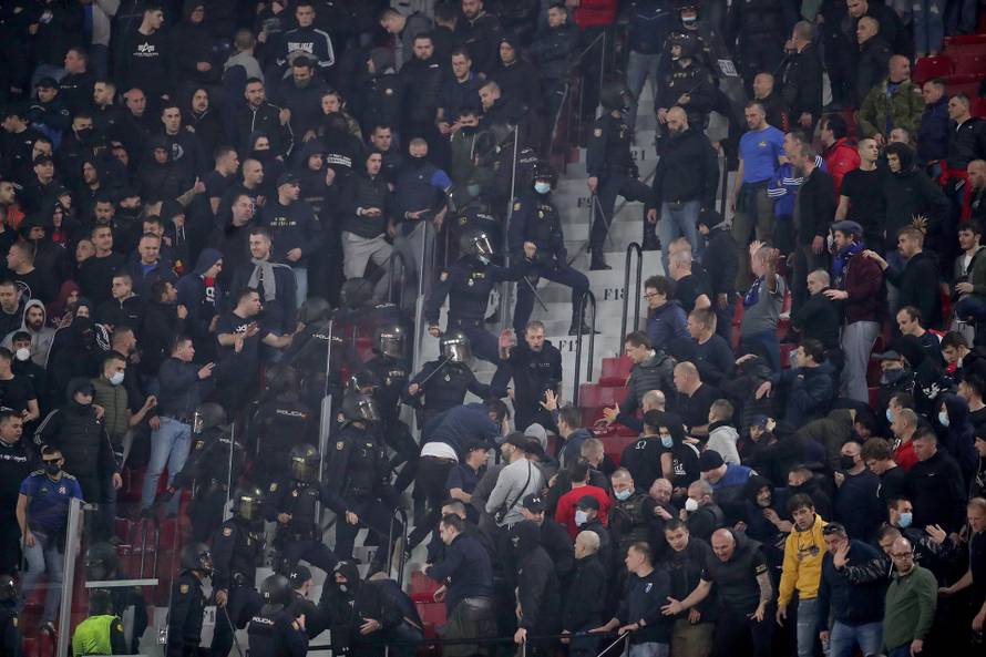 Sevilla: Specijalna policija intervenirala na utakmici GNK Dinamo - FC Sevilla