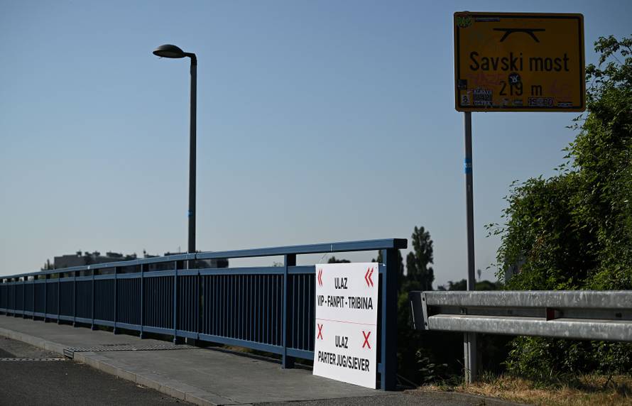 Zagreb: Obožavatelji idu prema fan zonama gdje će čekati ulazak u Hipodrom