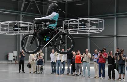 Leti, leti! Stručnjaci iz Češke napravili su leteći bicikl
