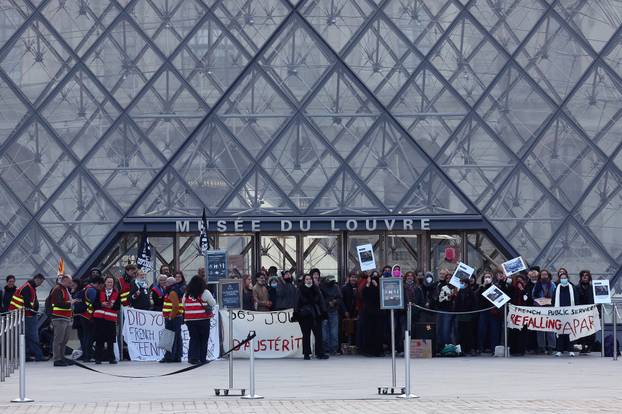 Paris' Louvre Museum blocked by protesters in support of the high school student movement