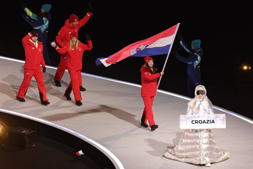 'Neka Igre počnu!' Otvorene su 25. Zimske olimpijske igre u Italiji, plamen upalile ikone...