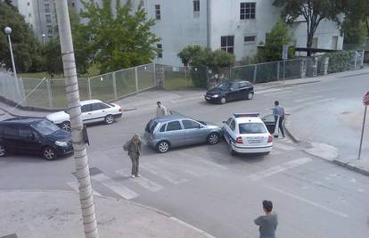 Zadar: U sudaru tri auta ozlijeđeni žena i policajac