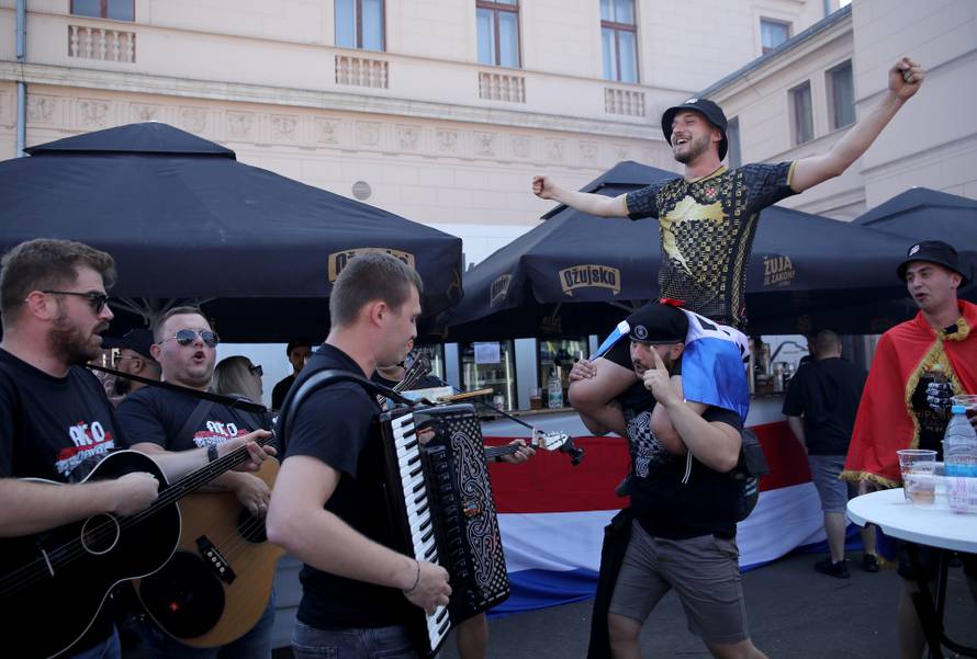Zagreb: Veseli obožavatelji Thompsona na Glavnom kolodvoru
