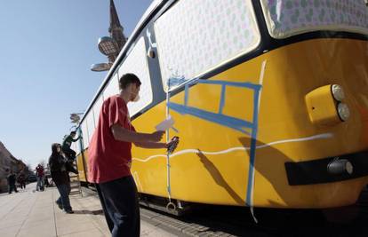 Osječki grafiteri oslikali su tramvaj u boje svog grada