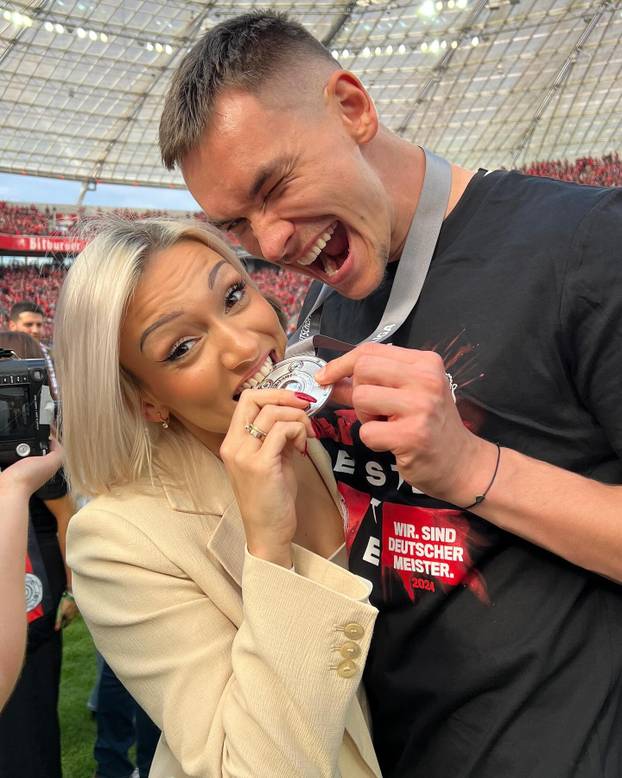 FOTO Vatrene Čehinje: Najbolji igrač ljubi brinetu, a golmana ekipe bodri atraktivna plavuša