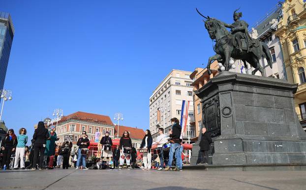 Zagreb: Muška molitva i popratni prosvjed na glavnom gradskom trgu