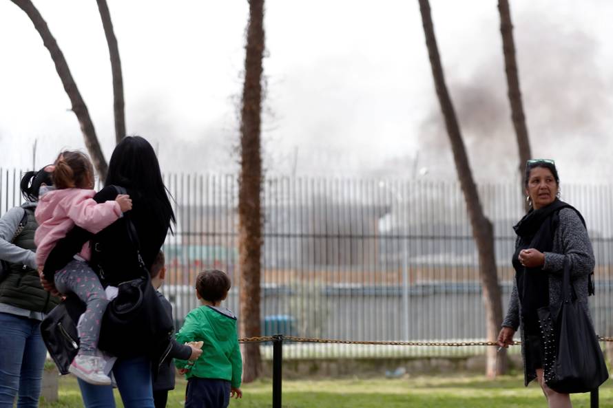 Totalni kaos u Italiji: Ispred zatvora mlate se s policijom