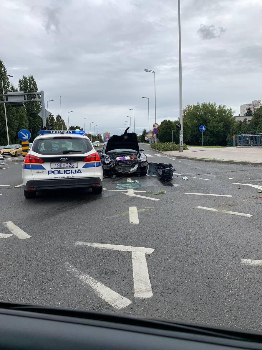 Sudarili se Porsche i BMW u Zagrebu, ozlijeđeno dvoje ljudi