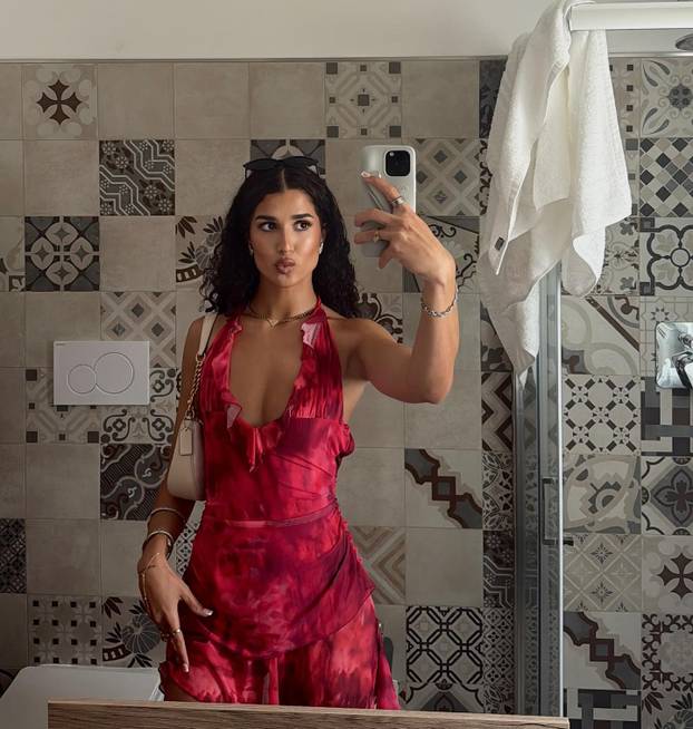 FOTO Uzeli je na zub jer se voli srediti za utakmice. Ovako im je odgovorila: 'Zar vam sve smeta'