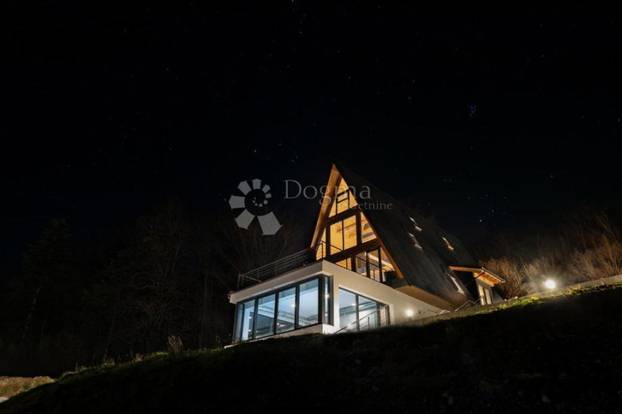 FOTO Ova vila na malom brežuljku u Delnicama nudi luksuz i užitke cijele godine