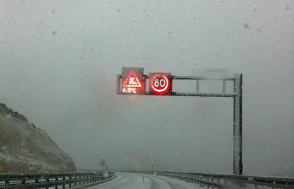 Kiša i snijeg otežavaju promet u zemlji, ponegdje ima snijega