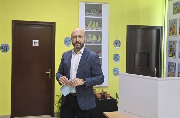 Jastrebarsko: Kandidat za župana Mihael Zmajlović glasovao u drugom krugu lokalnih izbora