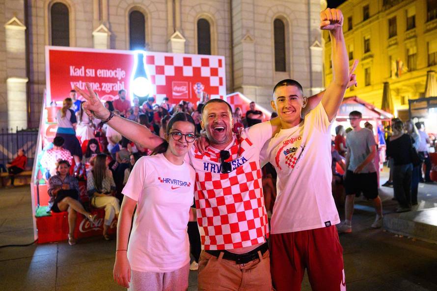 Zagreb: Navijači na Cvjetnom trgu 