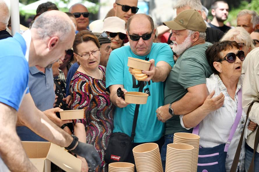 Skradin: Tradicionalna podjela graha na Skradinskom buku