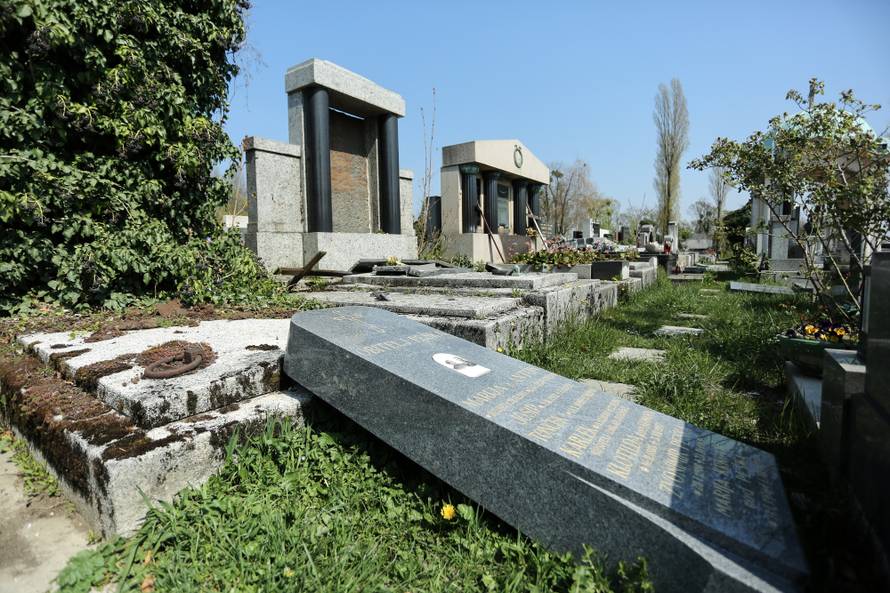 Mirogoj devastiran: U potresu oštećeno čak 6000 grobova...