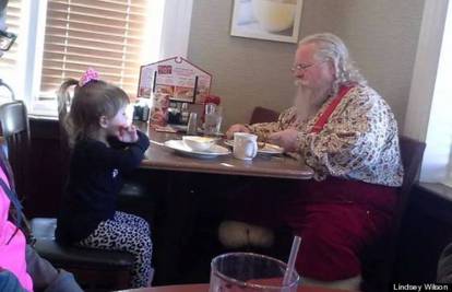 Djevojčica (3) u restoranu doručkovala s Djedom Mrazom