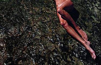 Kate Moss potpuno gola i mokra slikala se za Vogue