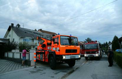 Planula kuća u Čakovcu: Sreća da je zgrada vatrogasaca blizu