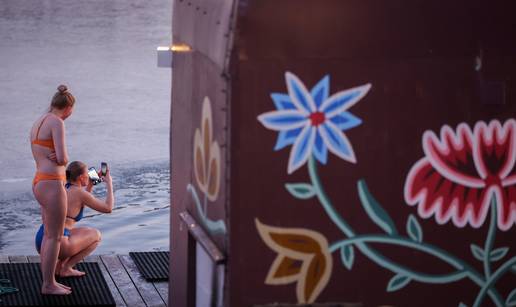 FOTO I dok Hrvati grizu nokte, Norvežani se u Oslu - kupaju