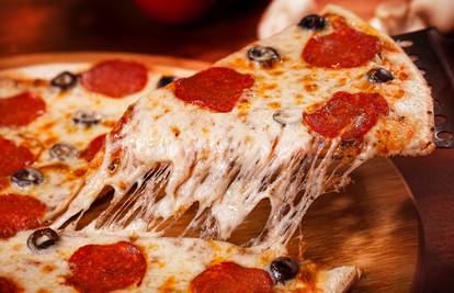 Pizza od starog kruha: Odlična ideja za brzinsku finu večeru