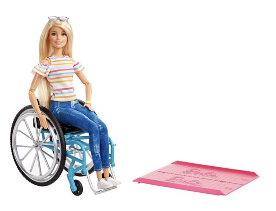 Elli (2) koja ne može hodati poklonili su Barbiku u kolicima