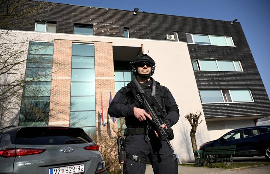 Varaždin: Srđan Mlađan pod jakim policijskim osiguranjem dolazi na Županijski sud