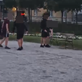 Sramotno ponašanje u centru Zagreba: Mladići na Tomislavcu iscrtali simbol kukastog križa