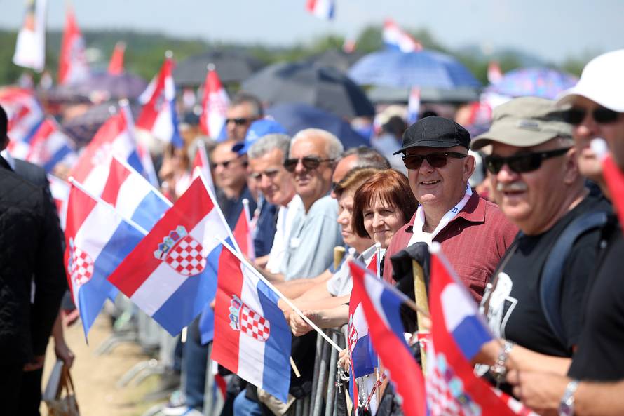 Jandrokovića izviždali: Ovdje smo da odamo počast žrtvama