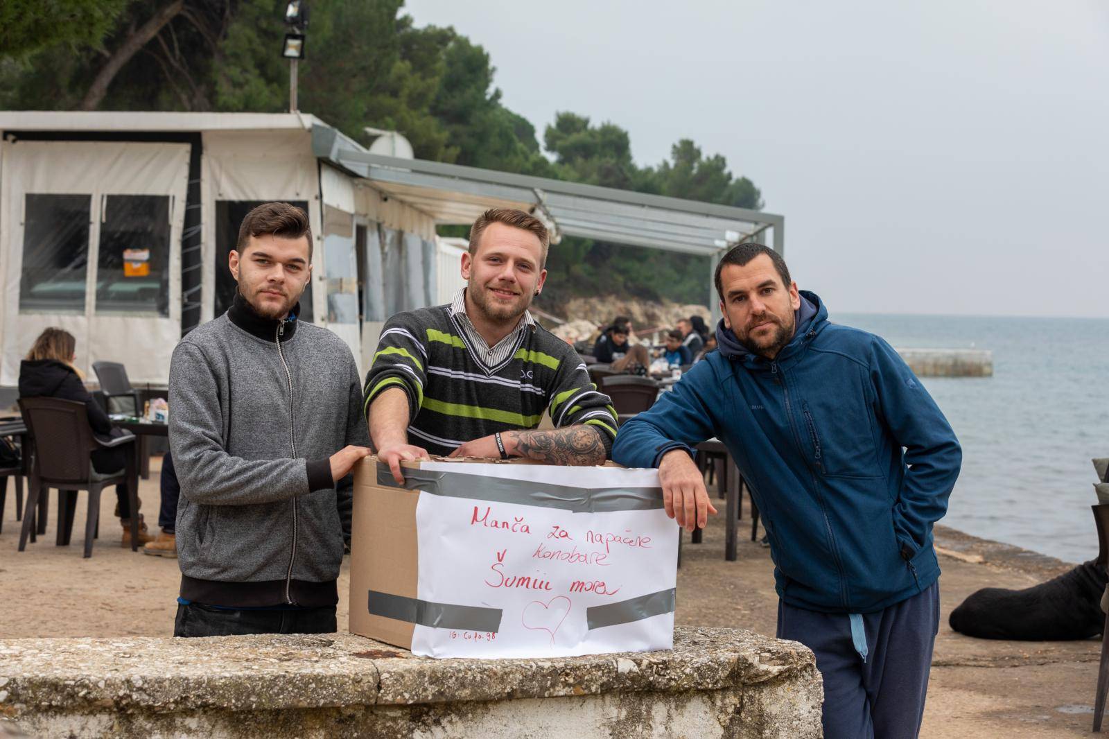 'Kad već propadamo, neka bude sa stilom': Htio dijeliti kavu u Puli, ali su mu rekli  - ne može!