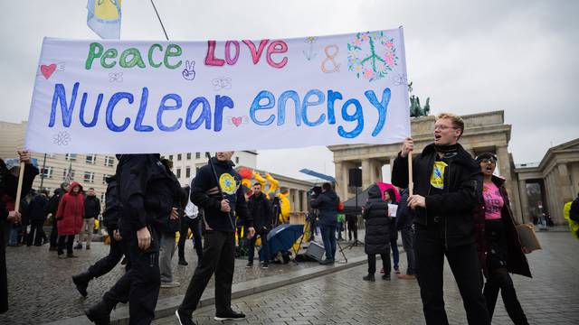 Demonstrations against shutdown of remaining nuclear power plants