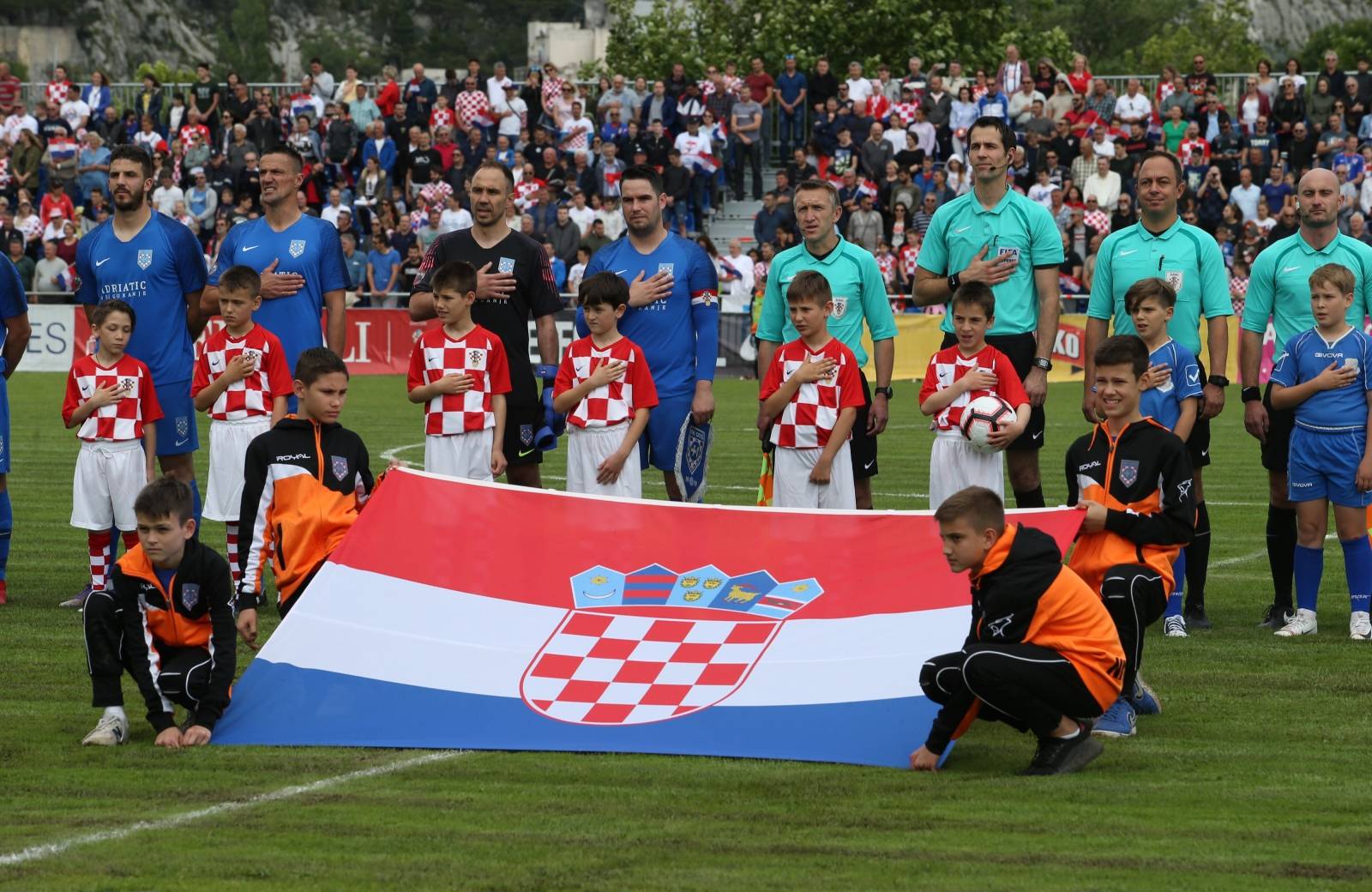 Prijateljska utakmica Hrvatske nogometne reprezentacije i NK OmiÅ¡ povodom 100 godina istoimenog kluba