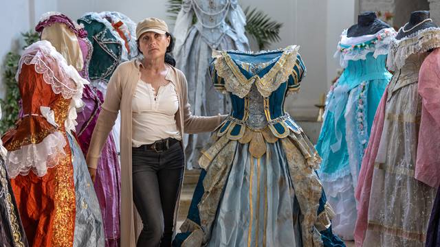 Valpovo: Izložba povijesnih haljina koje je izradila umjetnica Darija Prša