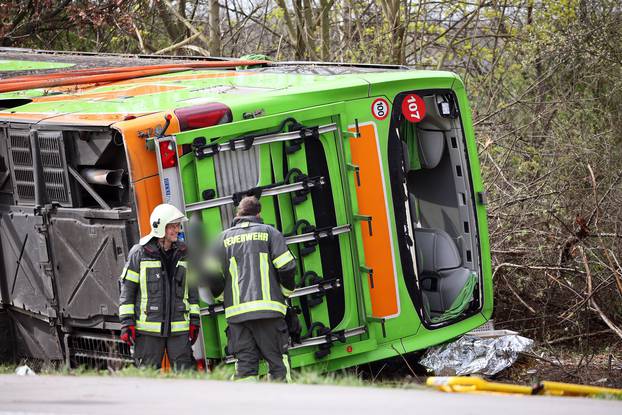Najmanje pet osoba poginulo u prevrtanju Flixbusa u Njema?koj