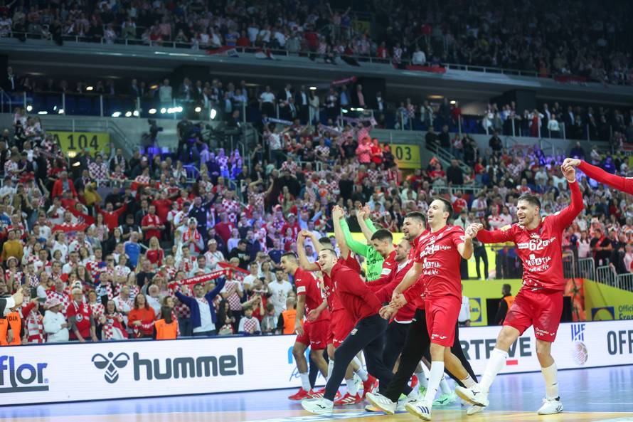Zagreb: Slavlje rukometaša Hrvatske nakon pobjede nad Francuskom i prolaska u finale Svjetskog prvenstva