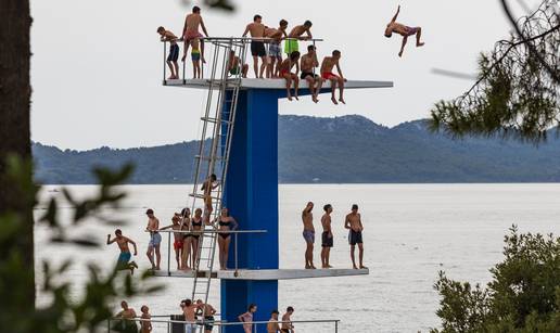 FOTO Kupači u Zadru pokazali zavidne vještine na skakaonici