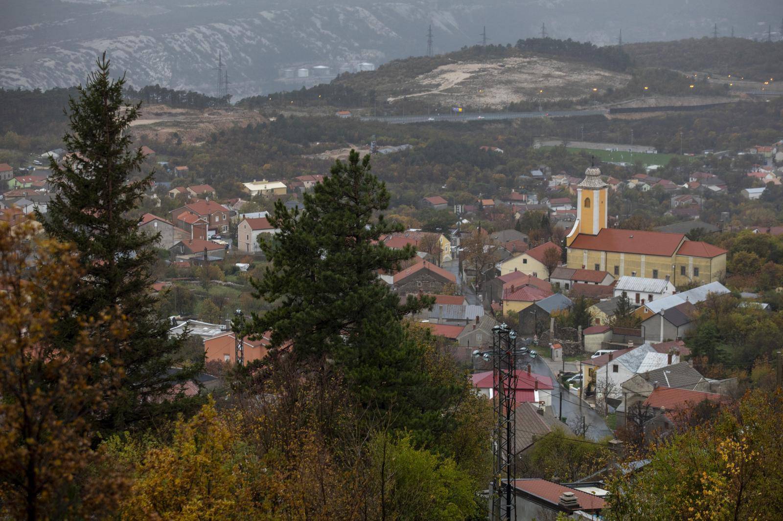 Pucao je u zrak, poskliznuo se, a metak je pogodio migranta