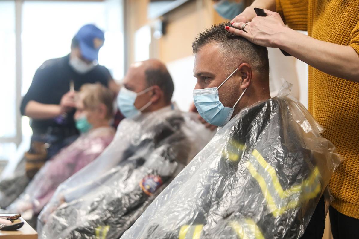 Besplatno su ošišali 200-injak stanovnika Gline: 'Jako smo sretni zbog velikog odaziva'