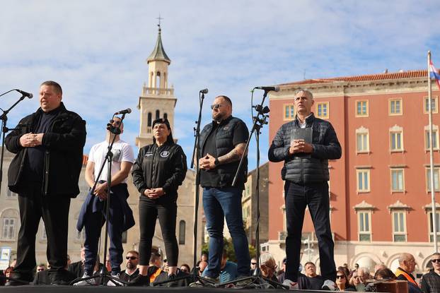 Split: Torcida na Rivi održala prosvjed