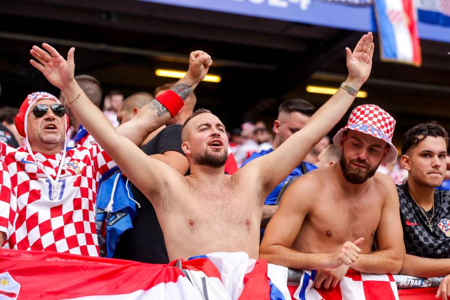 Hamburg: Navijači uoči početka utakmice Hrvatske i Albanije u 2. kolu skupine B na Europskom prvenstvu