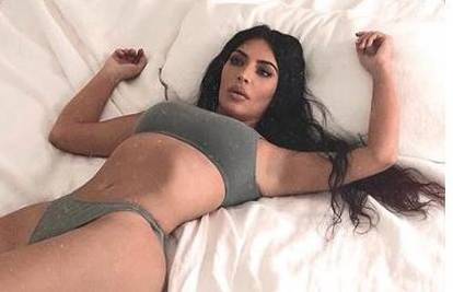 Kim pozirala u tangama starim 21 godinu: 'Ne izgleda ugodno'