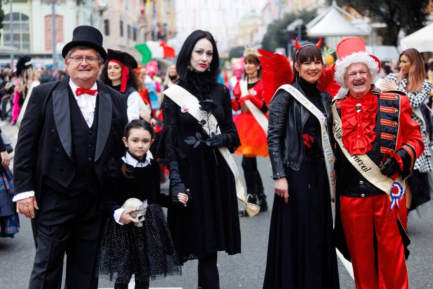 Rijeka: Oko devet tisuća maškara sudjelovalo na tradicionalnom Riječkom karnevalu
