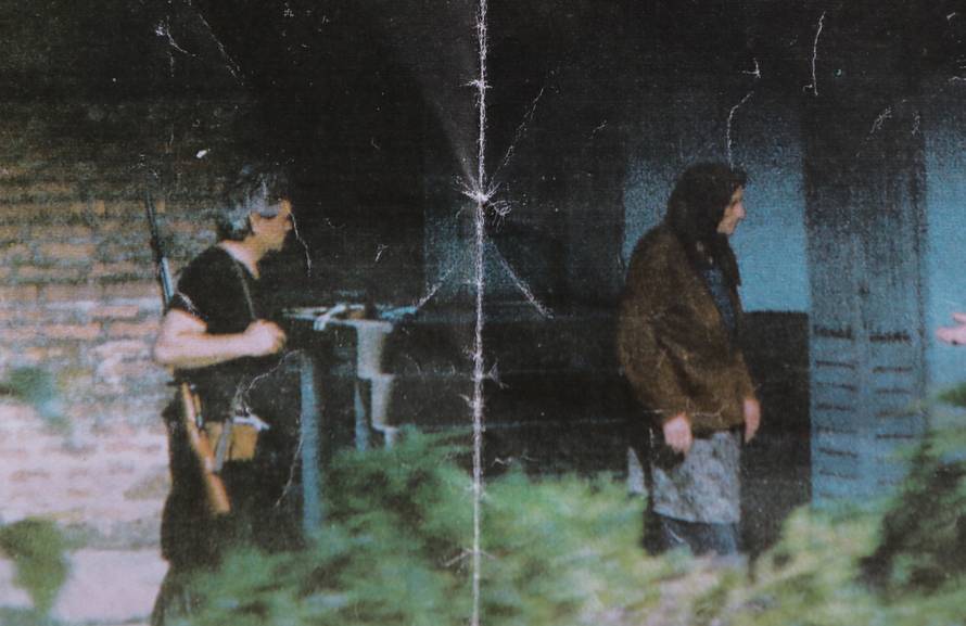 'Ostala mi je samo ova slika majke kako ju odvode u smrt...'