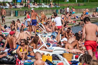 Osječka Copacabana prepuna posjetitelja željnih osvježenja od vrućine