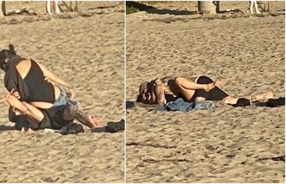Kardashianka i zaručnik se prepustili strastima na javnoj plaži i otjerali zgrožene kupače