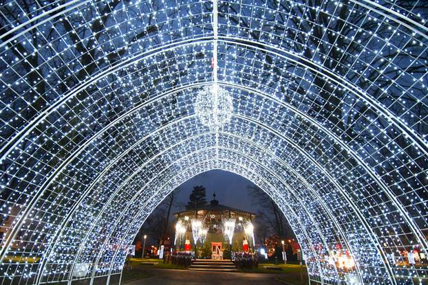 Božićni ugođaj na adventu u Slatini