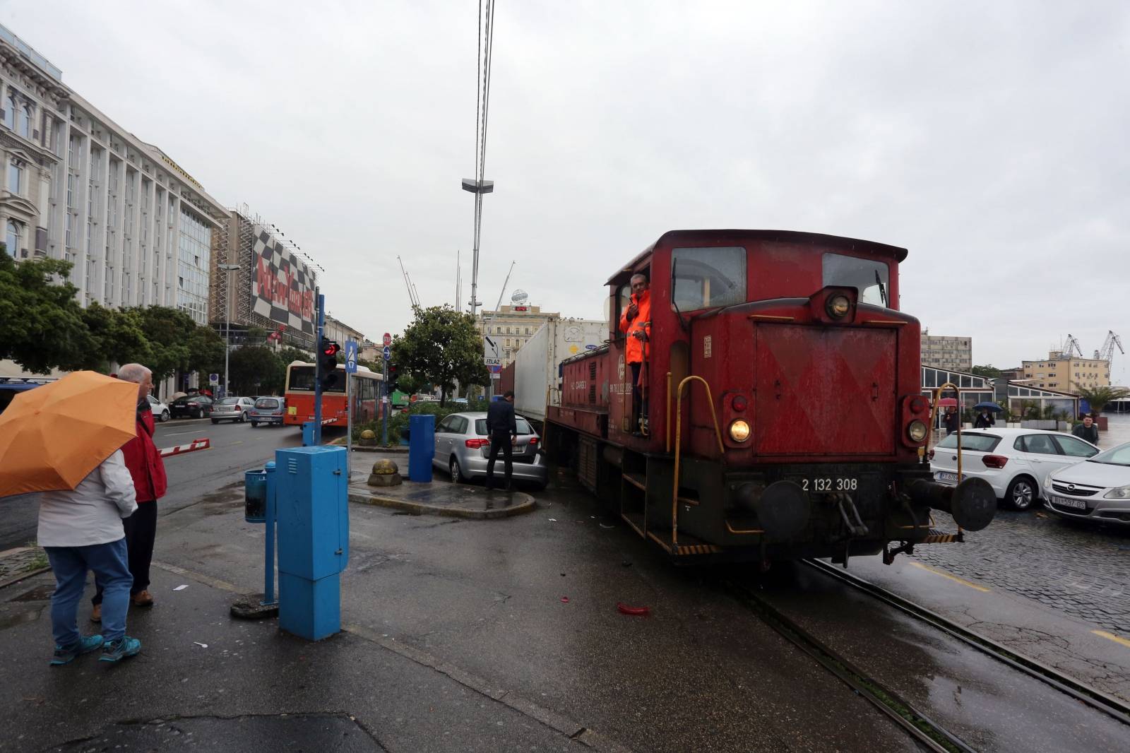 Rijeka: Sudar teretnog vlaka i osobnog vozila na izlazu s parkiraliÅ¡ta PutniÄka obala